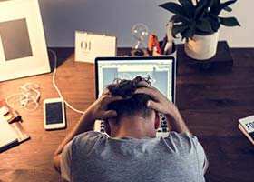 ۷ دلیل برای اینکه برنامهنویس بیکاری هستید!